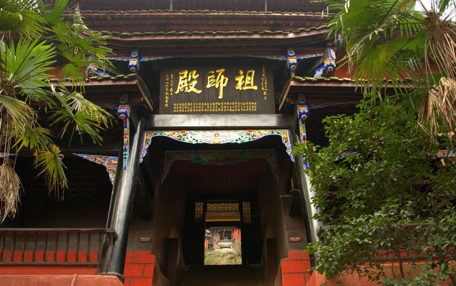 今天由我带大家了解一下,青城山都有哪些值得一看的景点_天师