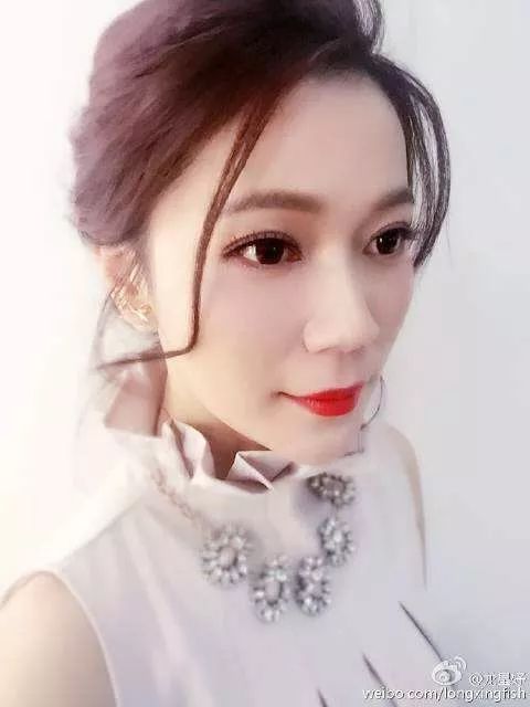 也和梨园有关哦~本期主持人新来了一位哦,对了带你感受一下梨园风光