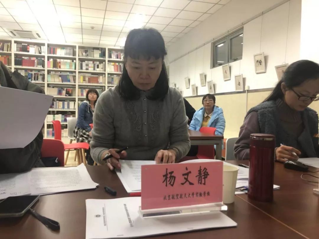 充分发挥学校科技特长,利用大学优势资源,鼓励老师们积极申报并参与市