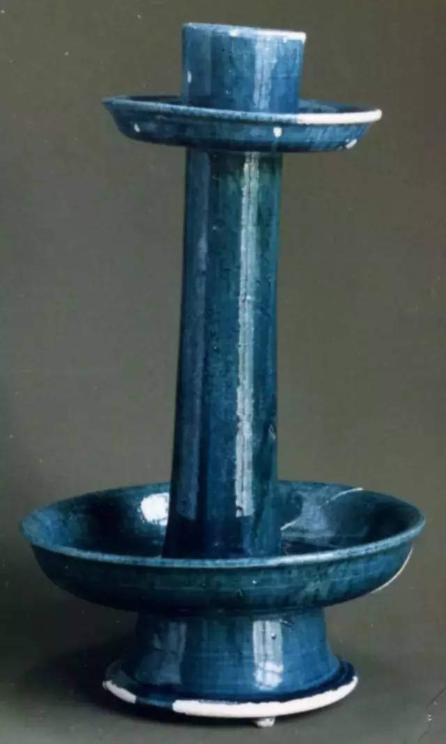 其中国宝蓝釉灯当时真的是看呆了考古专家,声称这简直是中国文化的