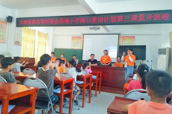 海南省委常委,三亚市委书记童道驰考察三亚学院院士工作站人民网讯 从