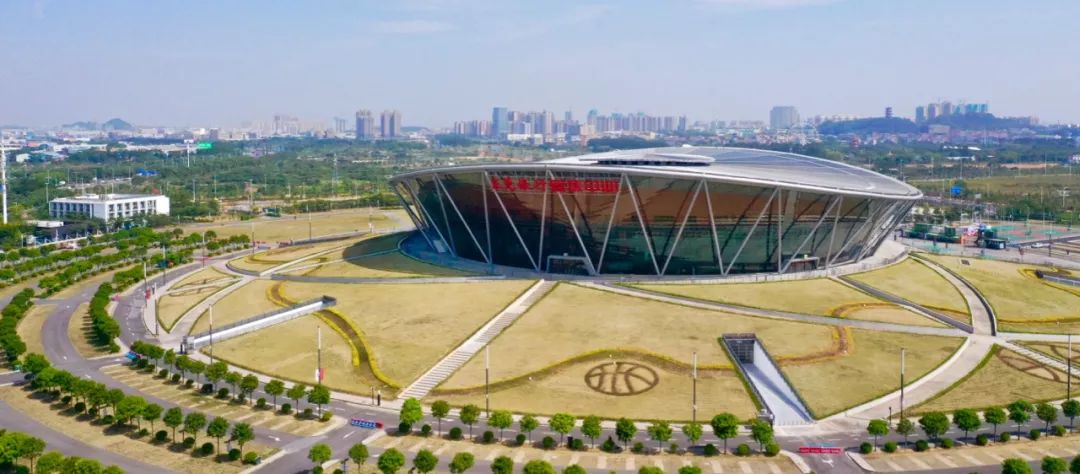 东莞银行篮球中心是"篮球城市"东莞的知名文化体育地标建筑,占地26.