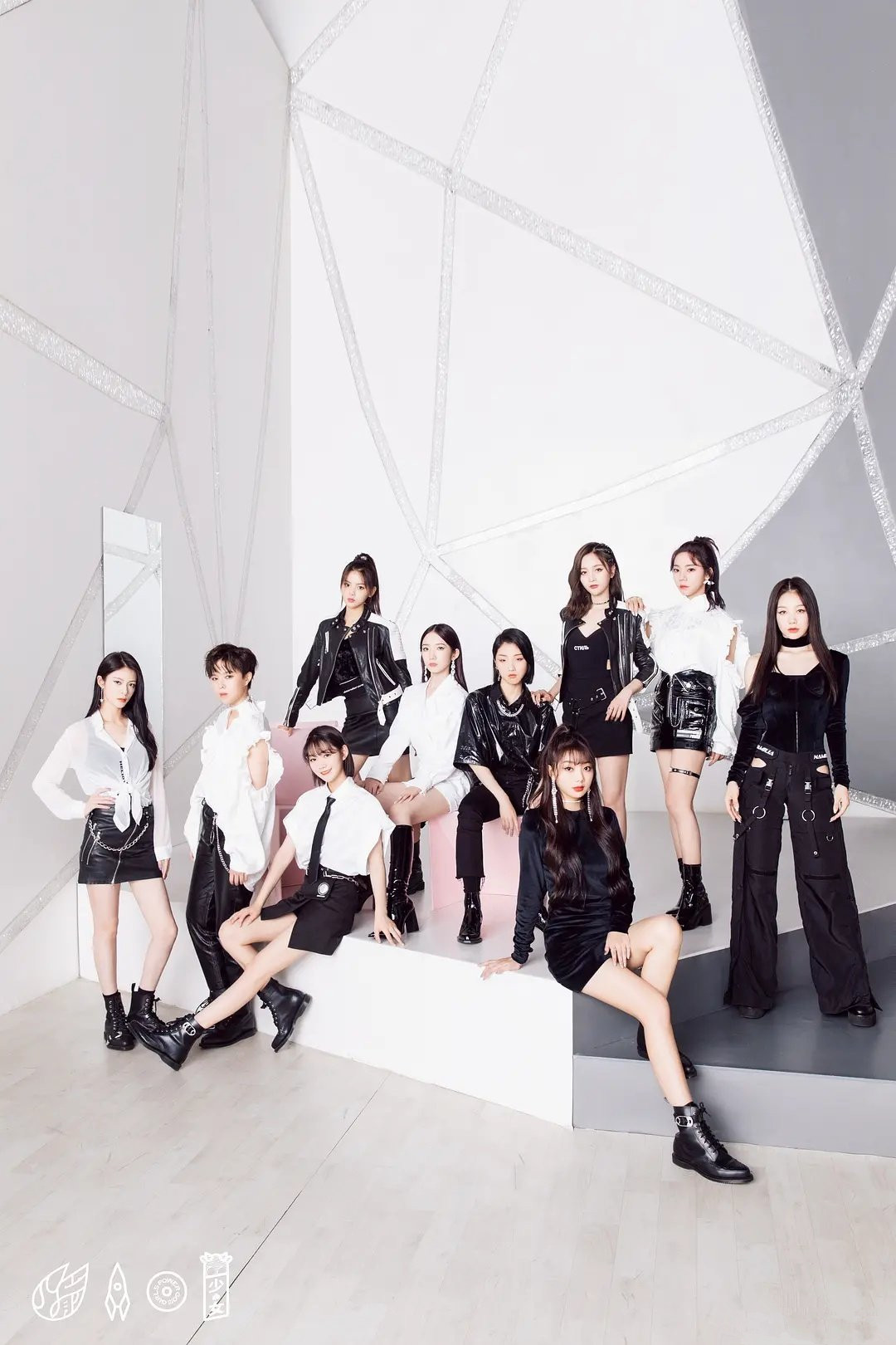 原创杨超越活动被指划水团体舞动作不一火箭少女似乎已经貌合神离