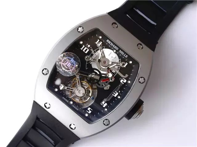 采用液压动力的手表品牌,就好比柯尼塞格独自一体研发的敢为人先精神