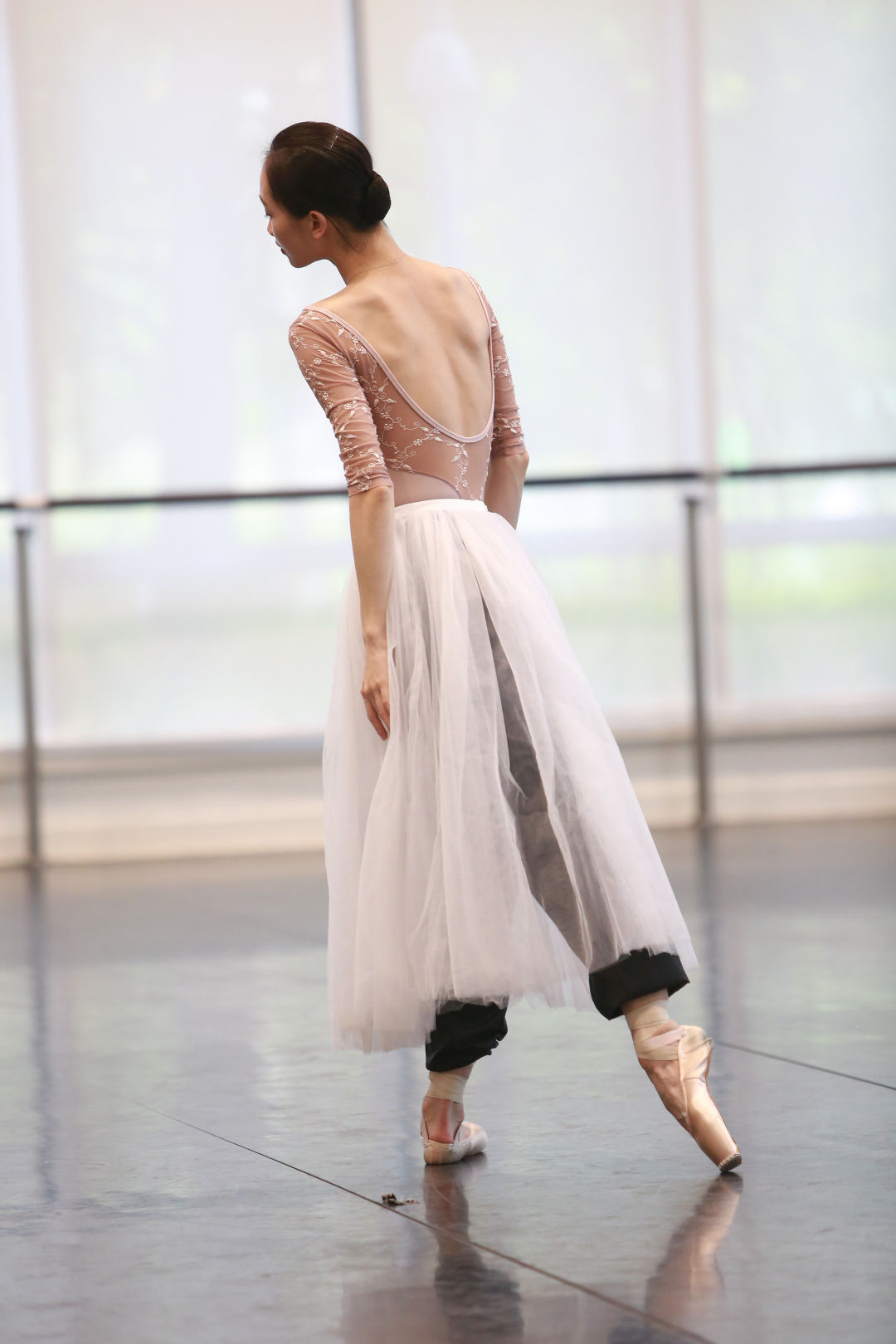 以芭蕾致敬文学巨匠用足尖展现戏剧张力上海芭蕾舞团版芭蕾舞剧茶花女