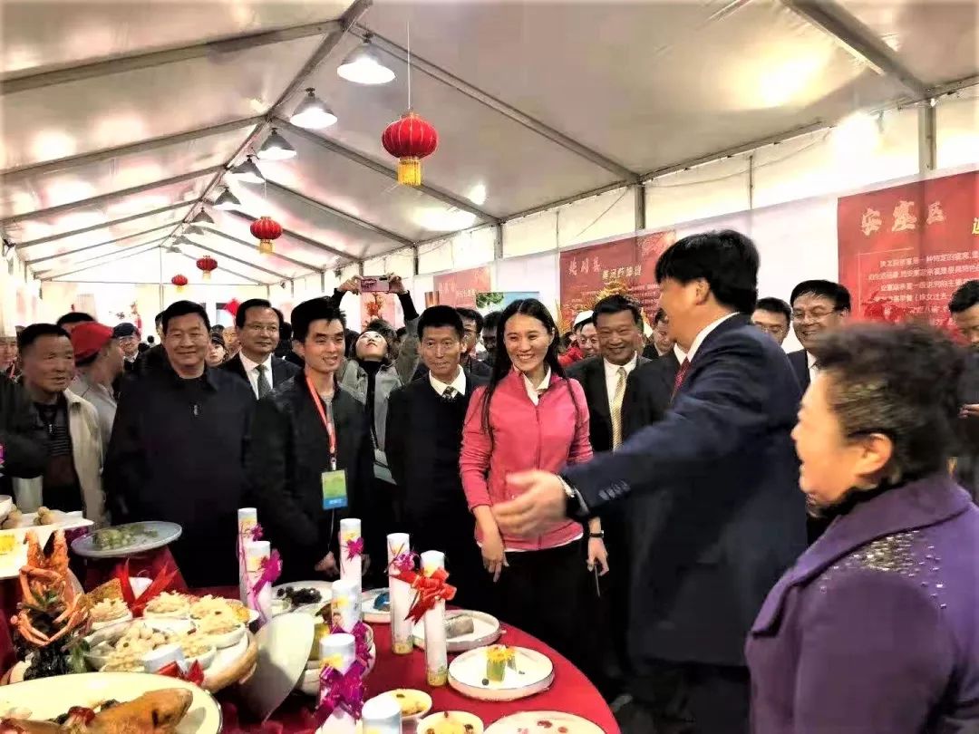 局主办的延安首届美食文化旅游节暨信天游全席大赛在延安枣园宾馆举行
