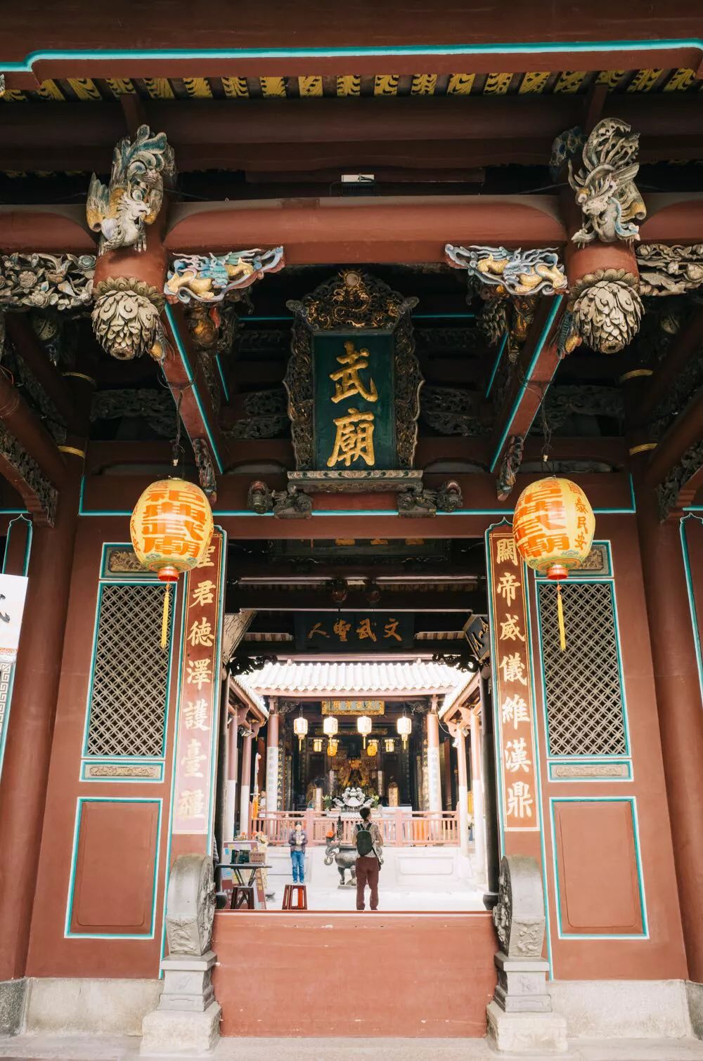 祀典武庙武庙前的街道逛完武庙后我一气呵成去了孔庙,这个城市大部分