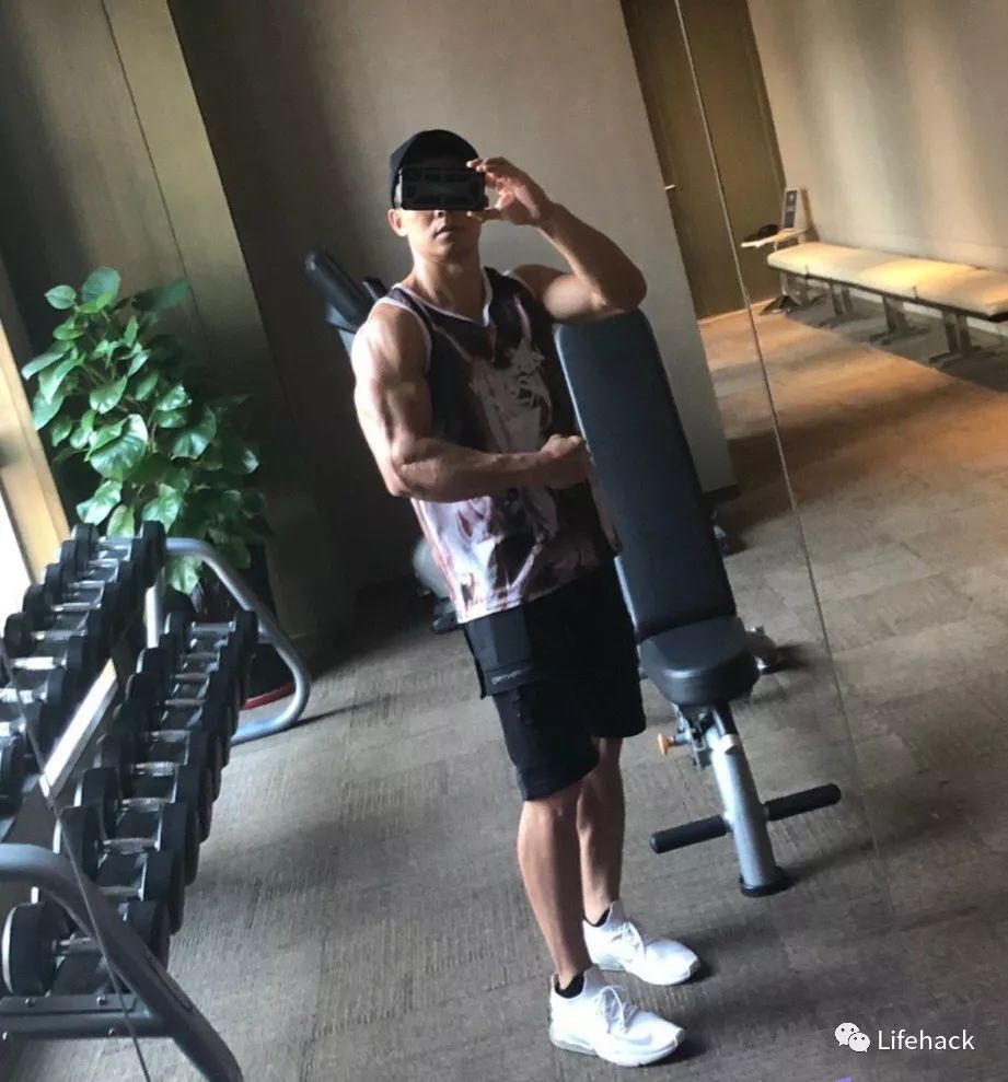 47岁刘畊宏半裸秀腹肌网友爱死这肉体了