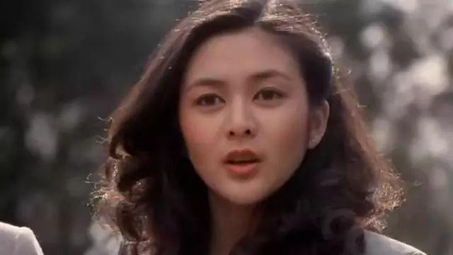 关之琳19岁主演动作电影《再见江湖》1981年与周润发原来时光,真的对