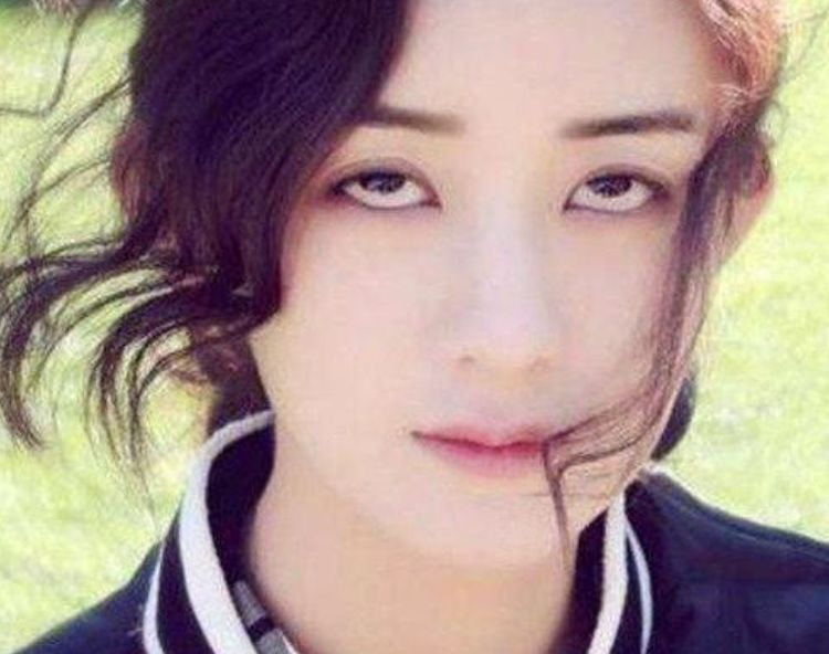 翻白眼最霸气的4位明星赵丽颖垫底最后一位墙都不扶就服