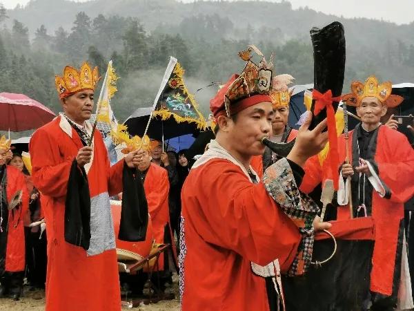 美如诗古丈岩头寨首届苗族跳香节惊艳湘西圆满成功
