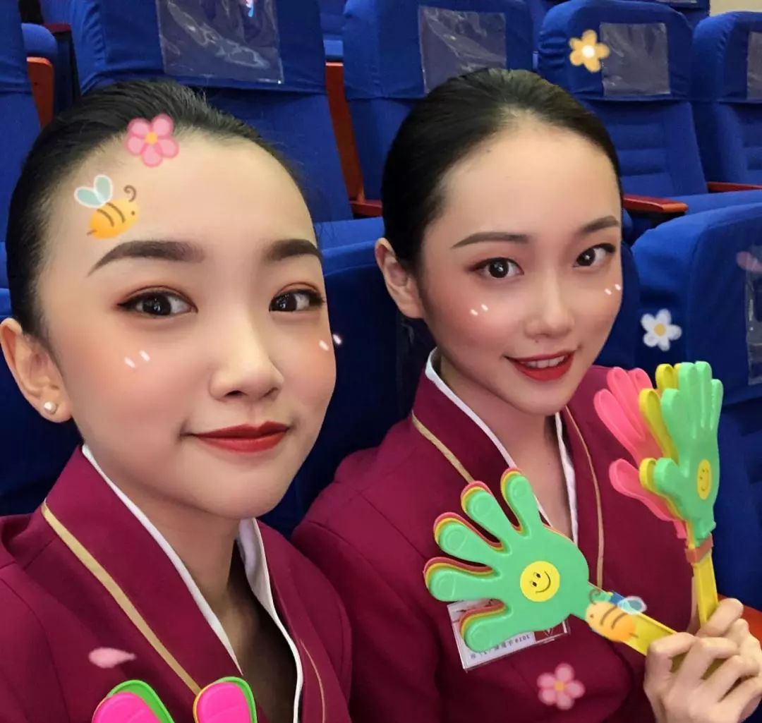 重庆航空空姐刘瑶瑶:踏实做好本职工作,享受每一次飞行