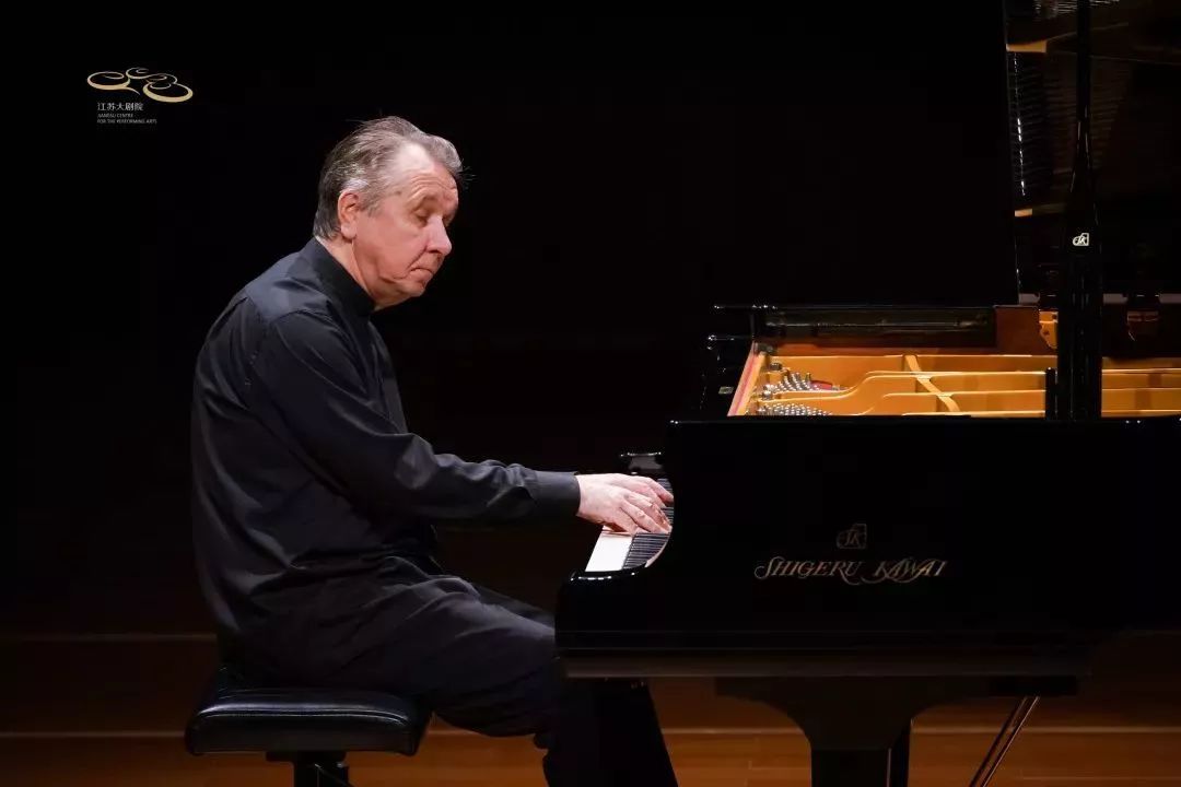 我们只是在休息室里发现了一个"大玩具"果然不想当飞行员的指挥家不是