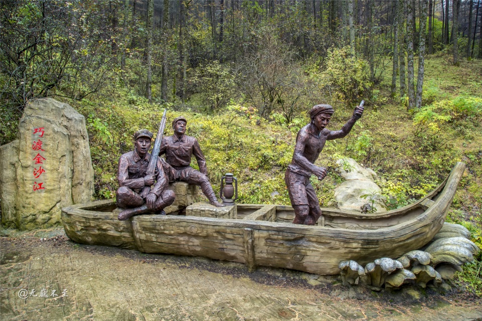 余座展现红军长征途中各大战役和重大事件的雕塑:出发于都河,血战湘江