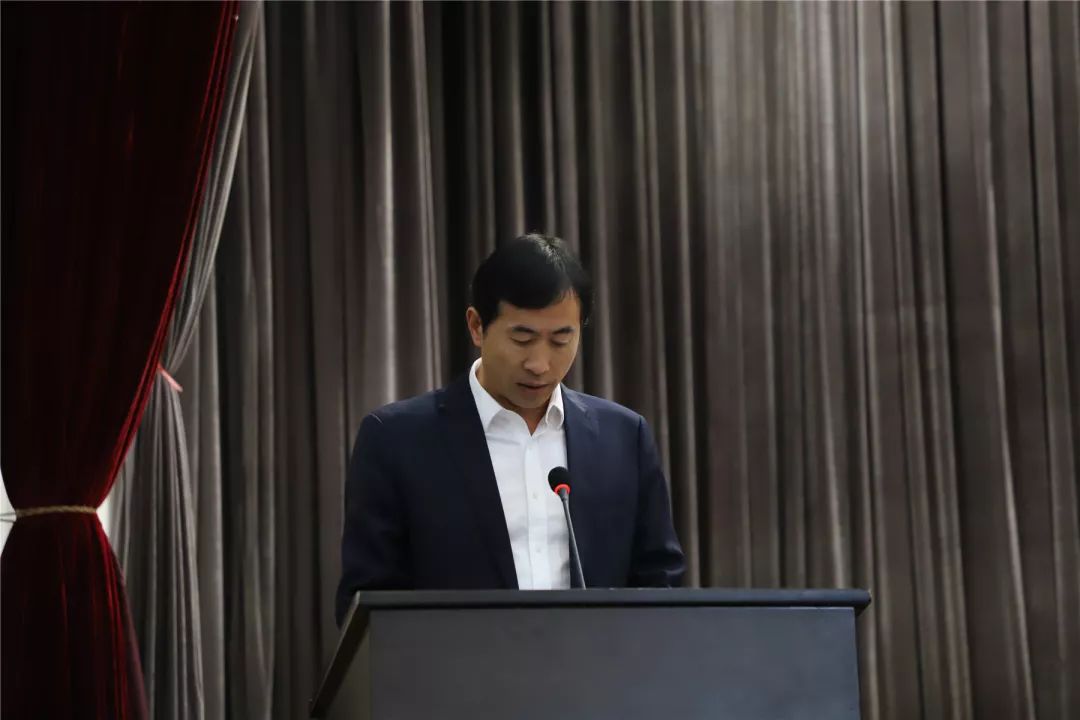 胡晓岚在讲话中指出