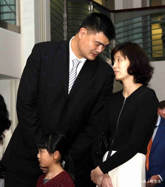 嫁给超过400斤的姚明有何特别感受妻子叶莉回答很到位