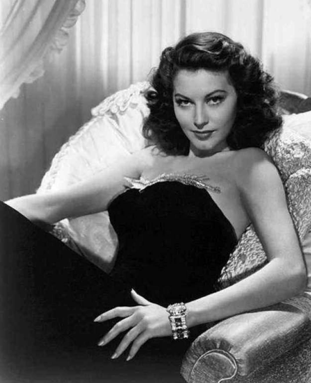 "偷密码时要暴露,女间谍急中生智改写了战局_贝蒂·索普