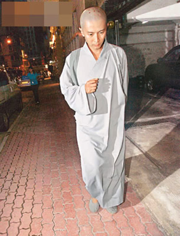 原创不做演员当和尚,撇下300亿身家成一代高僧,如今住几平米小屋