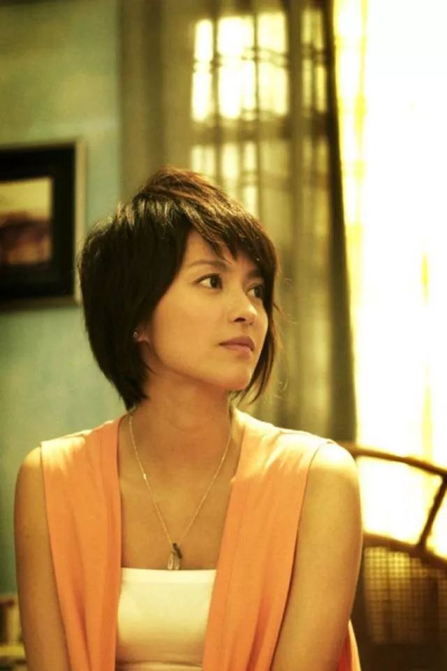 我曾特别喜欢一位女歌手, 她叫梁咏琪.