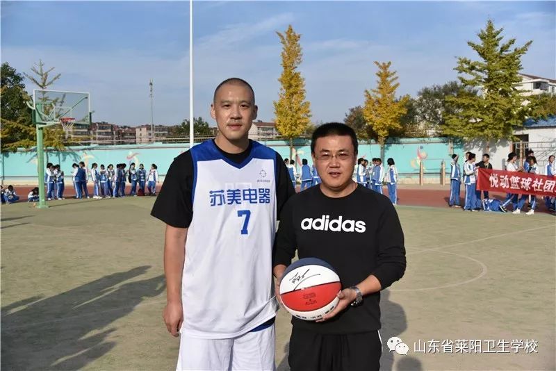 社团莱阳卫校邀请前国家男篮队员孙杰到校交流
