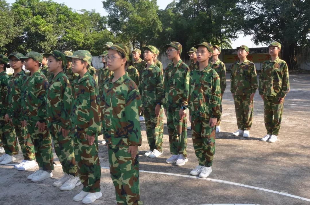 迷彩少年整装待发请检阅三水中学附属初中2019级军训完满结束