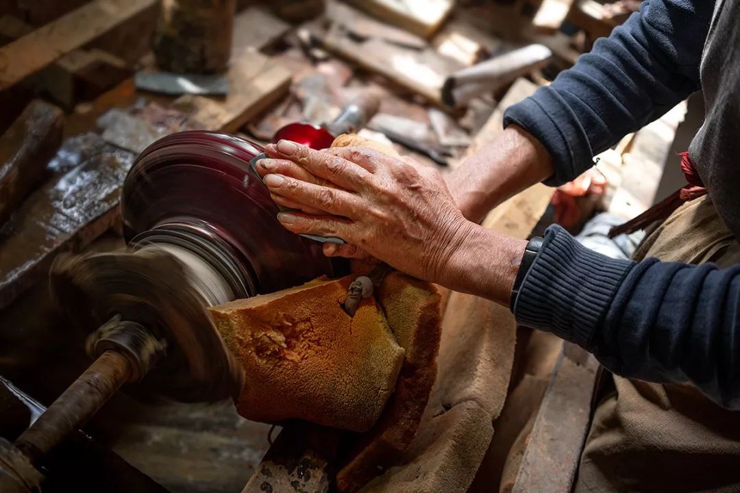 行走| 那些认真做事的人_漆器