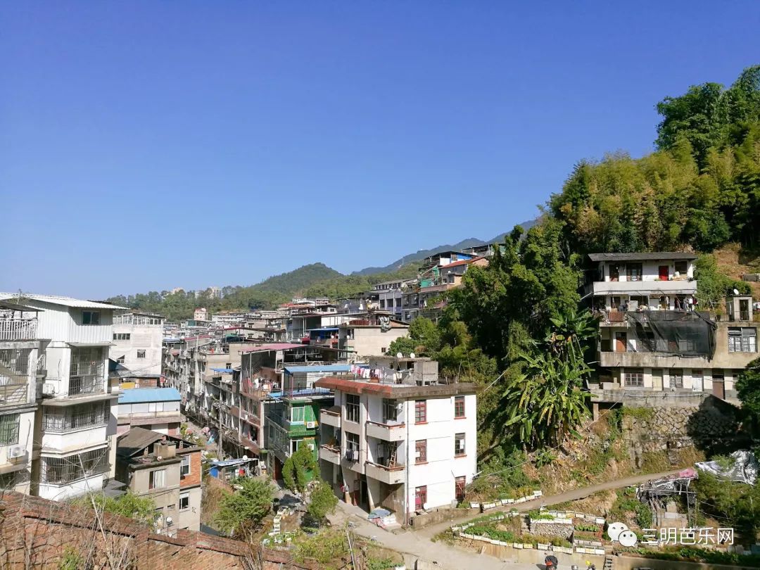 就在这三明闹市区里还有人住这样的房子