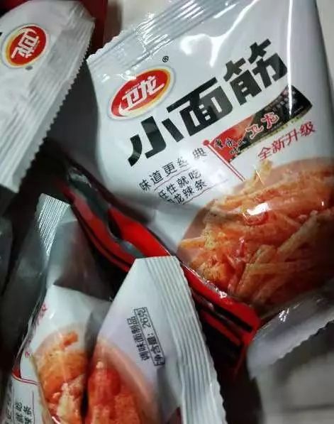 小面筋想不想念小时候和大家一起吃辣条的日子酸妞,仔仔棒,南京板鸭