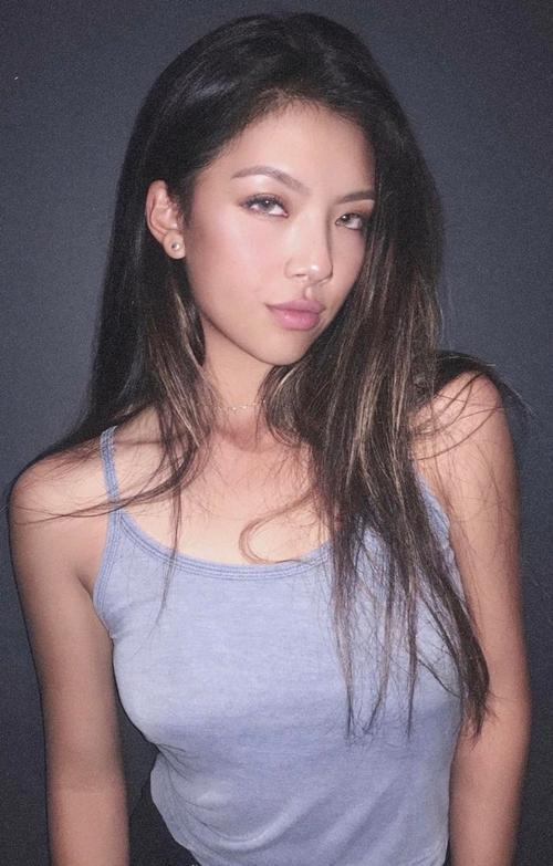 原创华裔高球女神何沐妮近照身材令人羡慕相貌酷似徐冬冬