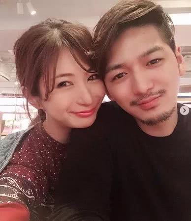 《突然的marriage》而爆红,节目内容是与另外一名嘉宾熊田勇太展开长