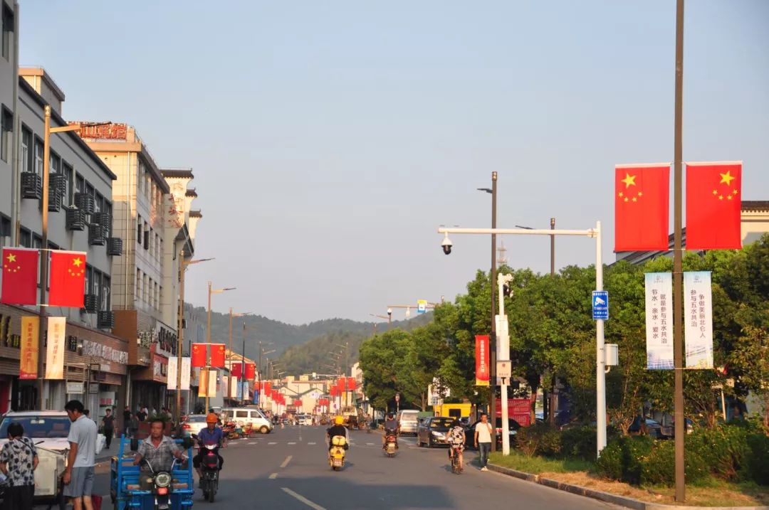 齐行动白峰街道为文明加分