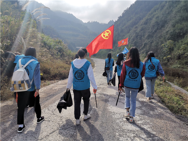 湖南张家界青春为祖国而美青年志愿者在行动