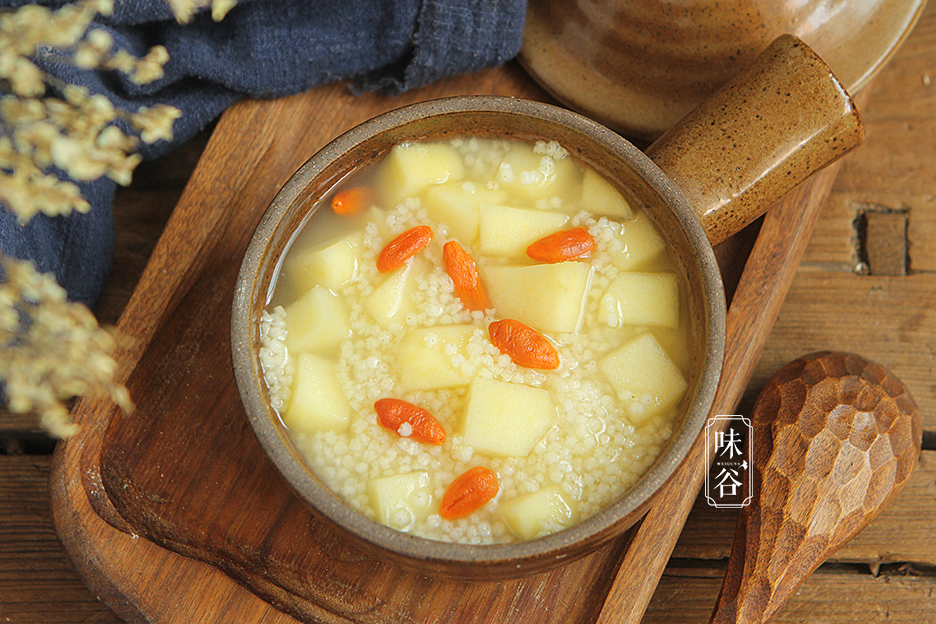 原创小米粥里加水果营养翻倍又好吃孩子多喝肠胃好早食早受益