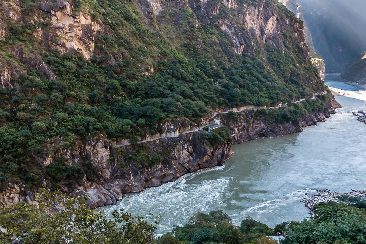 中國旅遊景區大全之香格里拉虎跳峽