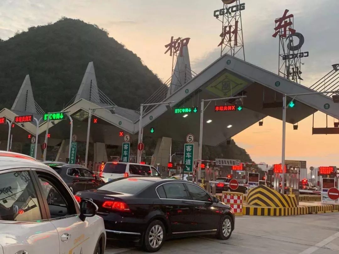 联调联试当天,这个收费站挤爆了!_柳州
