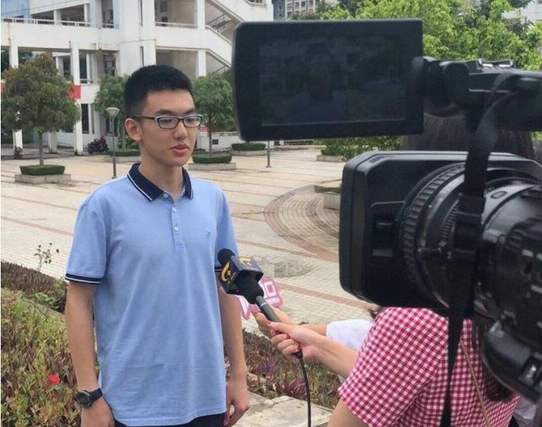 广西理科状元杨晨煜书法作品赢众人称赞遭网友质疑真的很普通