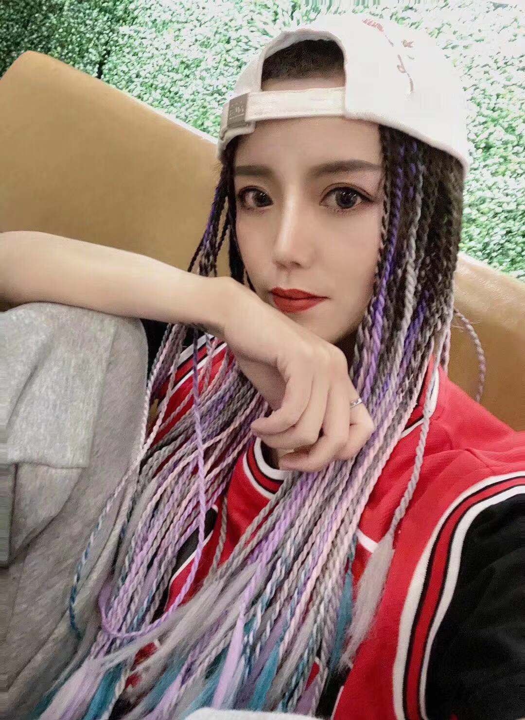 女生短发非洲辫宽厚里脏辫