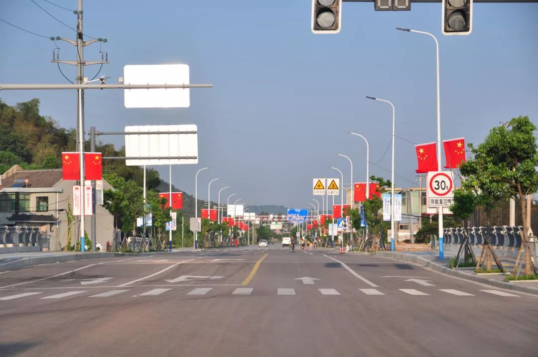 齐行动白峰街道为文明加分