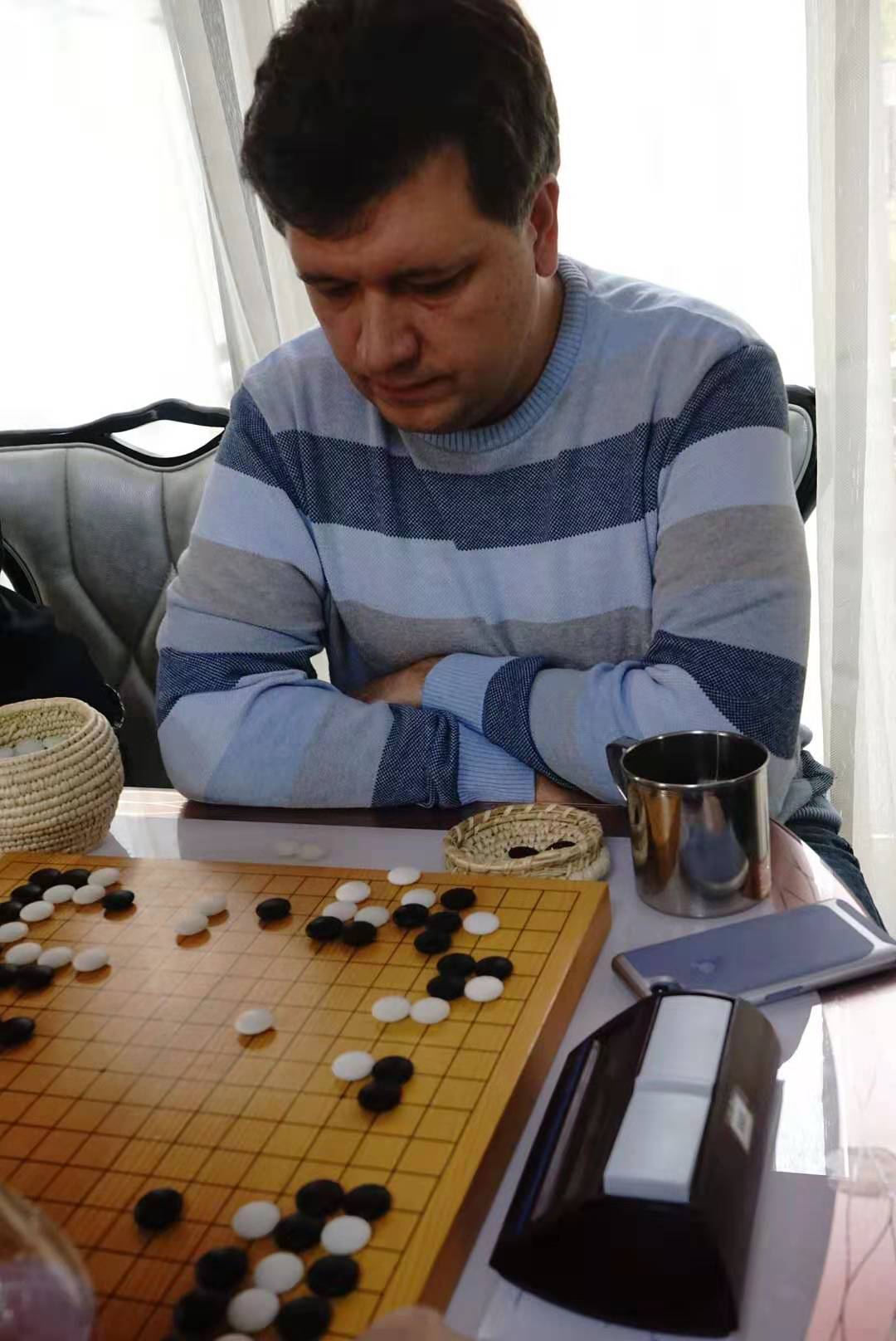 棋院周德明校长关注焦点对局安东旭六段担岗解说祝中外各位棋手好运