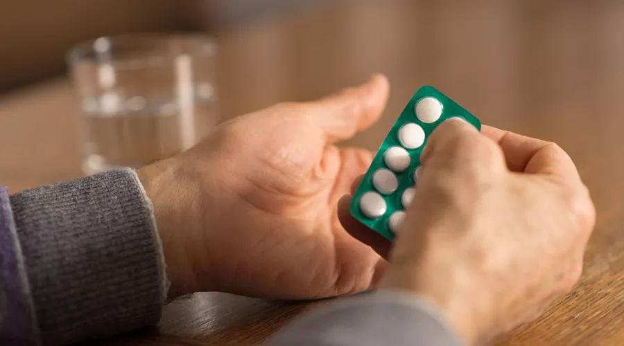 于是有人觉得:这么好的药,没事吃吃,就能预防疾病,强身健体.