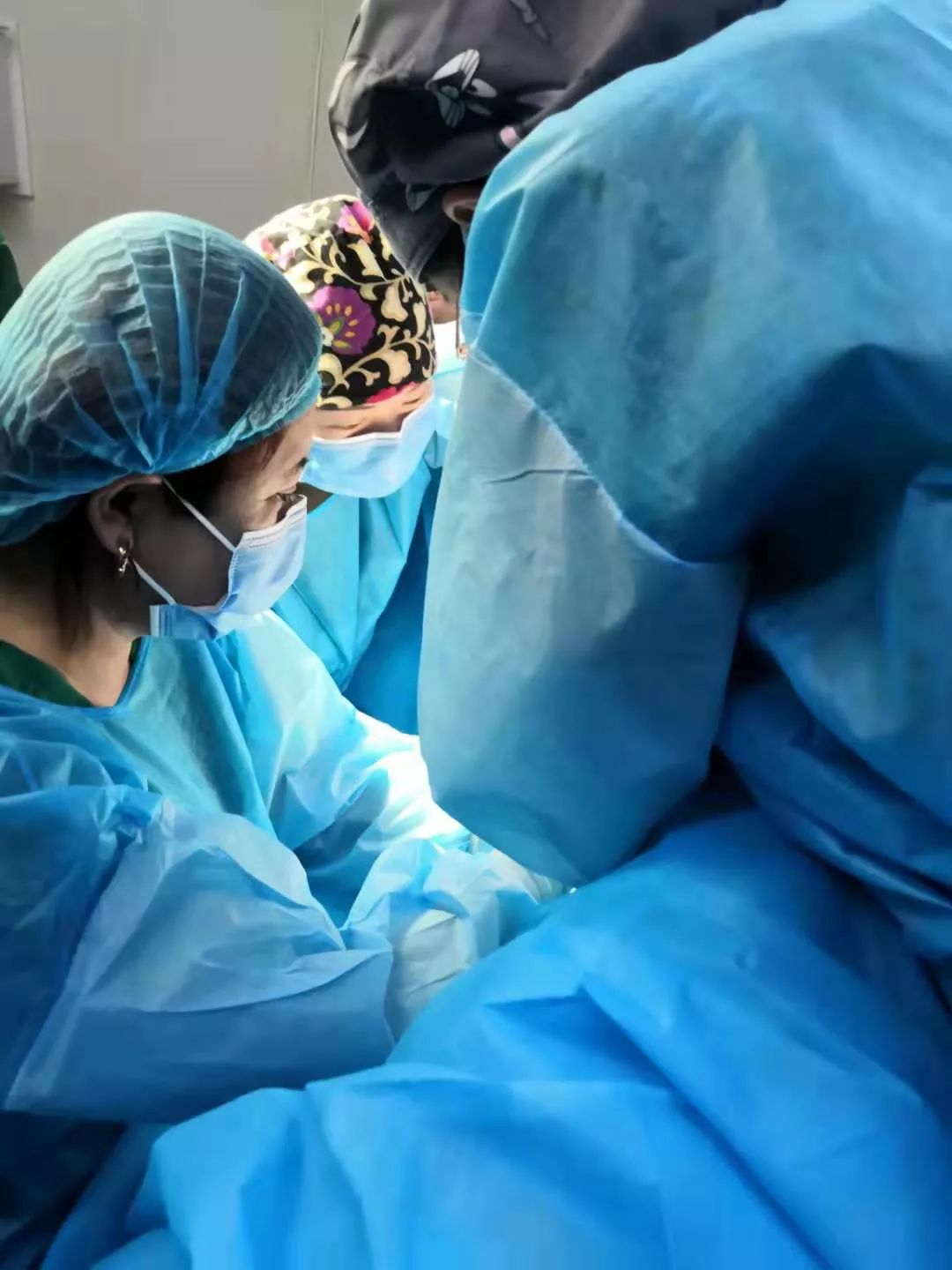 专家会诊零距离记哈提古丽尼斯尔妇科专家到院亲诊