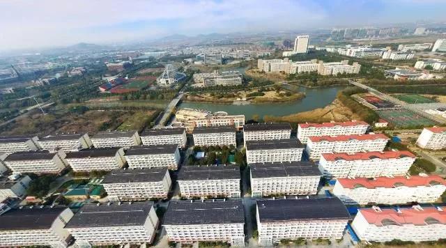 以上海徐家汇站五番街为例利用业态布局引导客流,地铁出站口集中布置