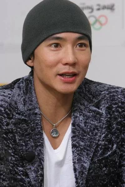 1997年,为了巩固自己的发展,刘畊宏开辟了一条新路,和吴宗宪,倪志强