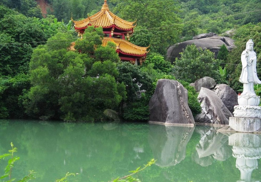 普宁来近六百年的年轻古县看潮汕特色古村落吃普宁豆酱鸡