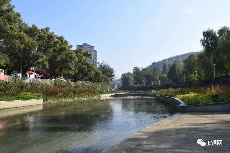 深秋时分探访铜川漆水河公园段