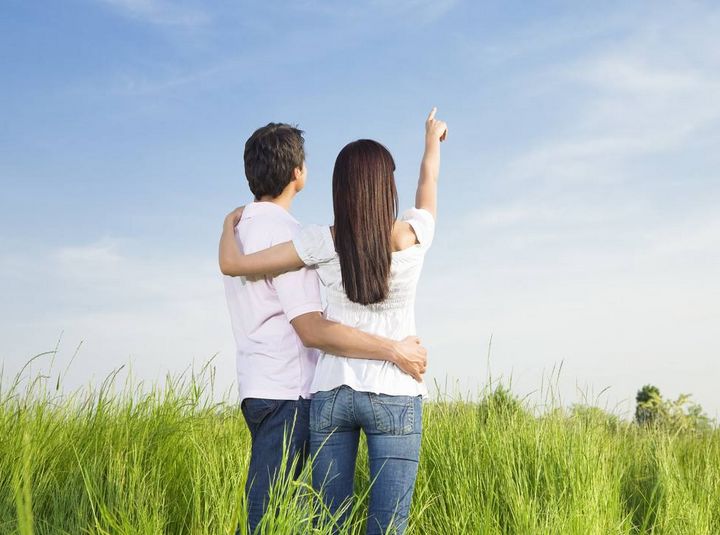 以前不离不弃的叫夫妻, 现在.