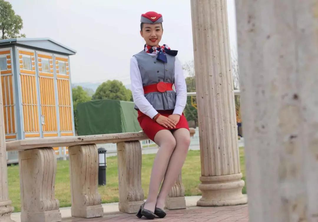 重庆航空空姐刘瑶瑶:踏实做好本职工作,享受每一次飞行!