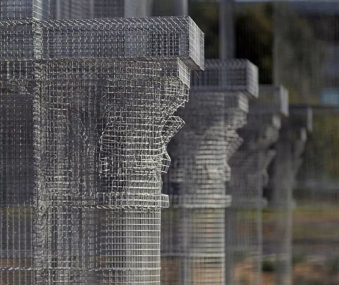 铁丝经过tresoldi的运用让过去与现在有了新的对话这栋独特的建筑与