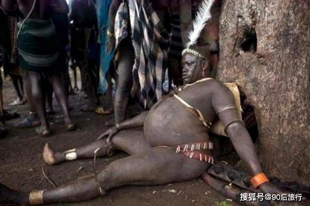 原创非洲以胖为帅的部落肚子越大越吃香当地男人为大肚不惜喝牛血