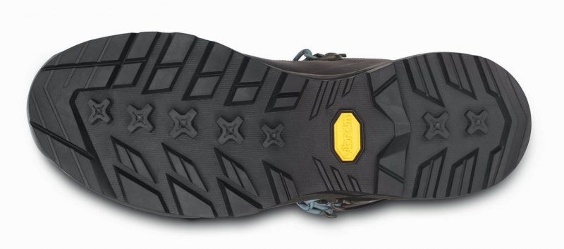 鞋底使用vibram03 megagrip,在潮湿地形仍有良好抓地力superfabric